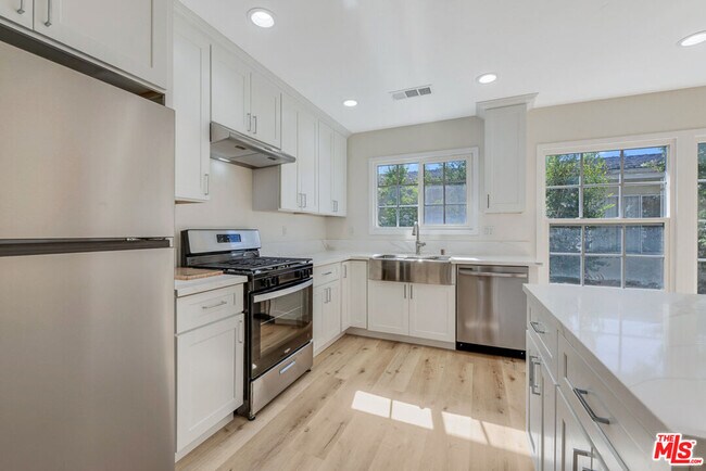 Photo - 853 S Bedford St Unit 5