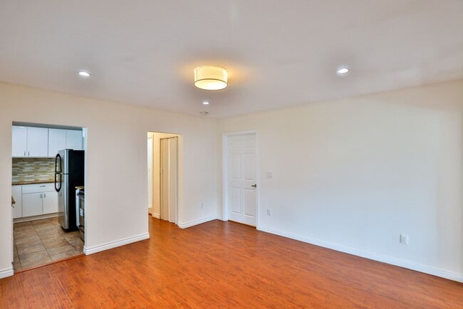 Photo - 141 N New Hampshire Ave