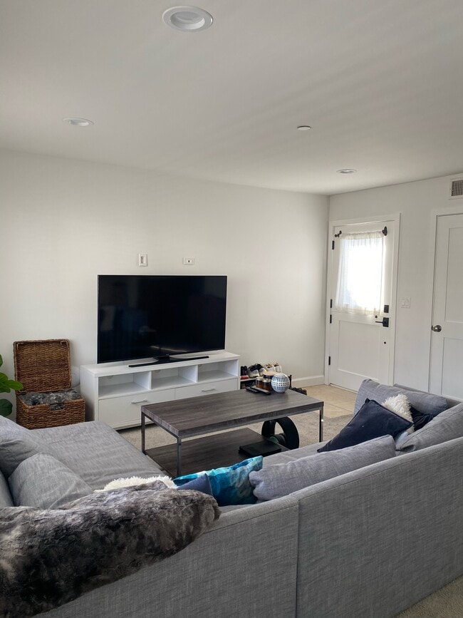 Photo - 334 18th Pl Unit Back