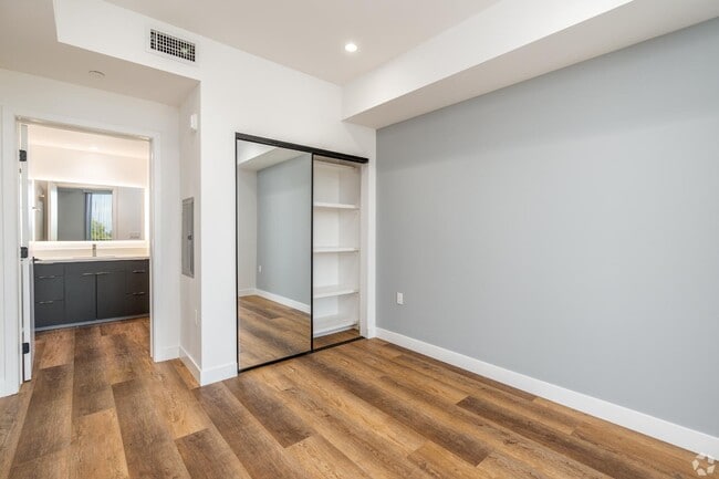 Photo - 8940 Reseda Blvd