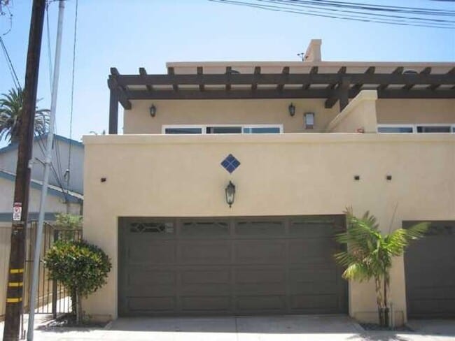 Photo - 2 story condo with private balcony & roof deck - blocks from the Beach Unit B