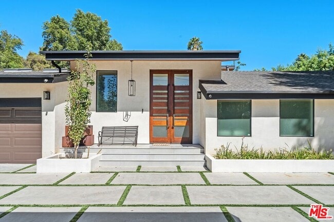 Photo - 5922 Oakdale Ave