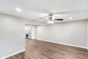 Photo - Country Squire Apartments