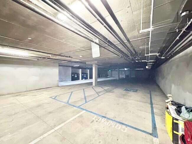 Photo - 6032 Romaine St Unit 6