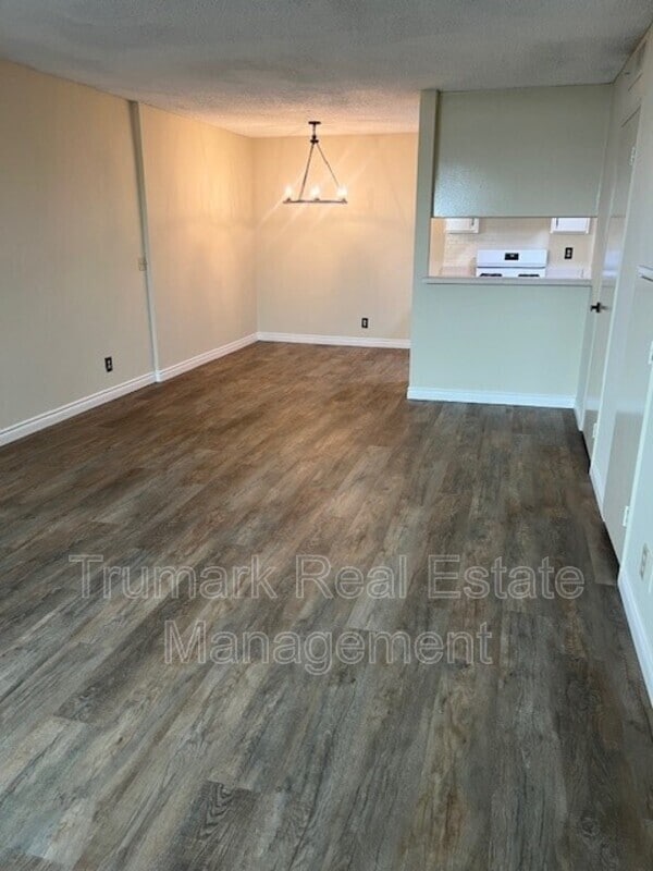 Photo - 2713 Montrose Ave