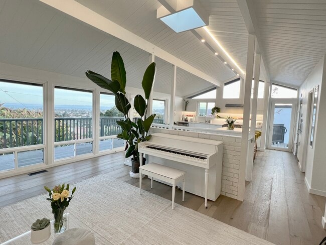 Building Photo - 1252 De la Guerra Rd