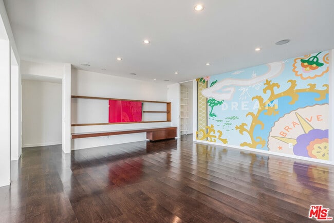 Photo - 686 Enchanted Way