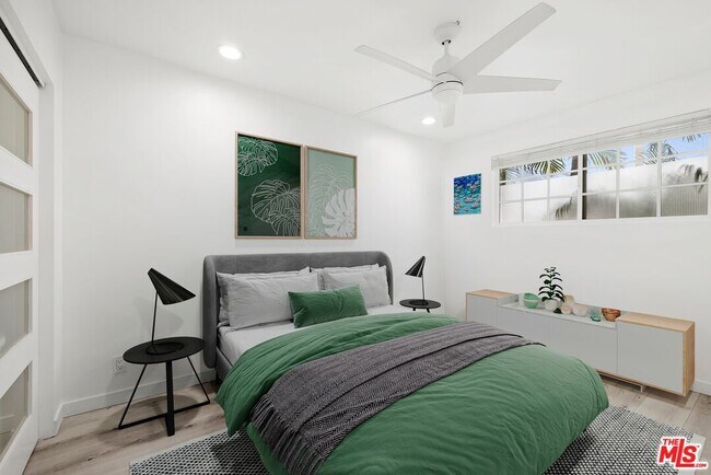 Photo - 927 Euclid St Unit B