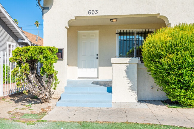 Photo - 603 W 49th St House