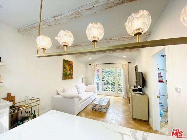 Photo - 8062 Waring Ave