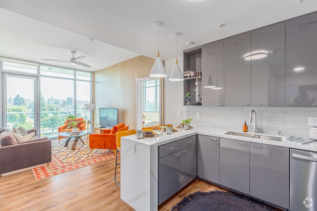 2BR, 2BA - 795SF - Kitchen - Casa Estilo - Luxury Living