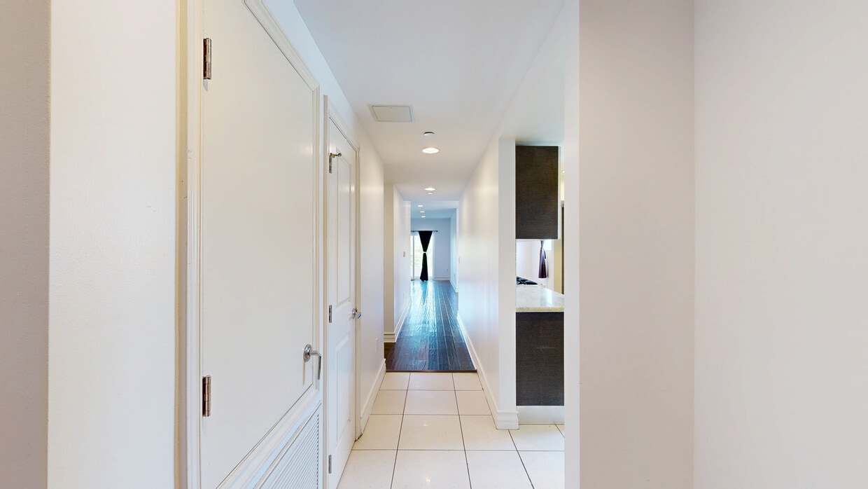 3D Tour - 1409 S Westgate Ave