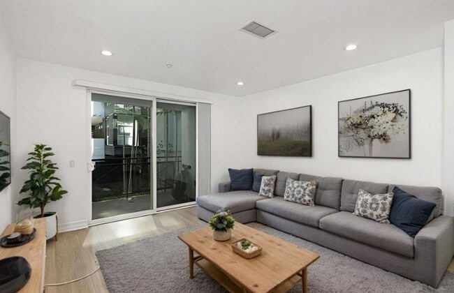 Photo - 525 Eleventh Ave Townhome