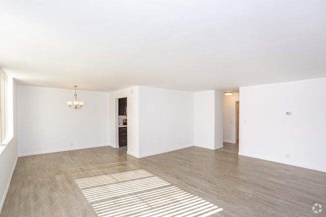 2BR, 2BA - 1281 SF open living/dining - 468 South Roxbury