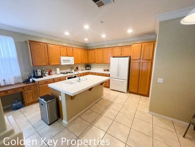 Photo - Bright and spacious 3+2.5