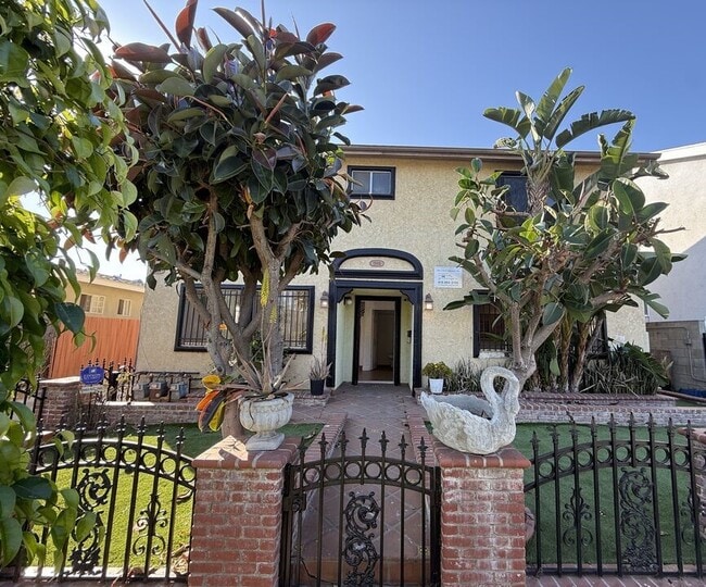 Building Photo - 1505 S Dunsmuir Ave Unit 1505