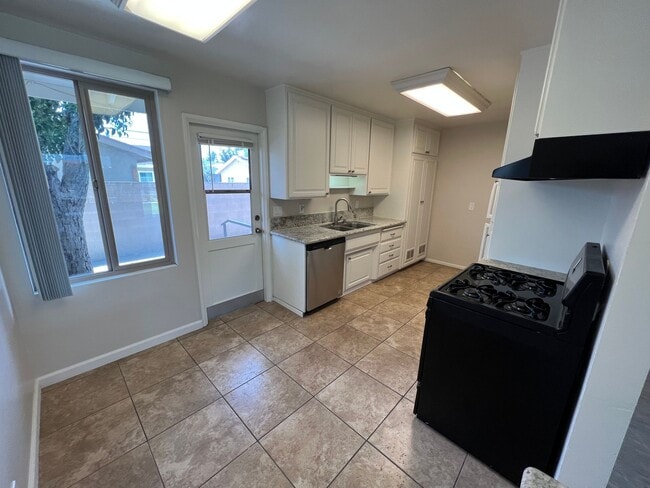 Photo - Charming 1 Bedroom unit, completely remodeled with In-Unit Washer/Dryer! Unit Oak 274