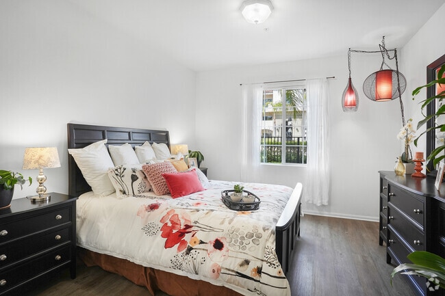 1BR, 1BA - 792SF - Bedroom - Hilltop at Winchester Creek