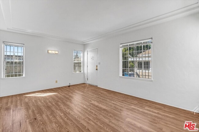 Photo - 820 S Grevillea Ave