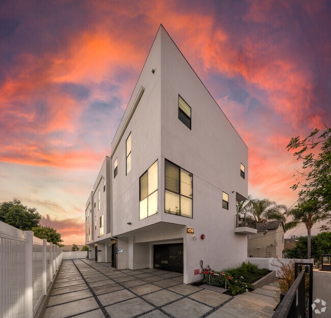 Building Photo - 109 N Westlake Ave Rental