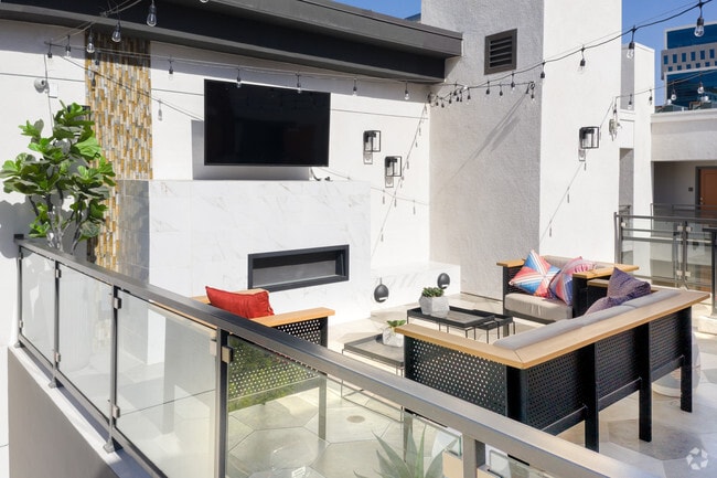 Rooftop - LA1446 Apartments