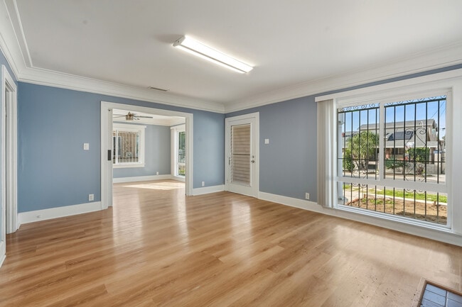 Photo - 1174 N Alexandria Ave