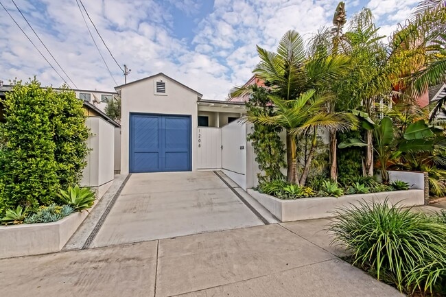 Building Photo - Completely Remodeled, Custom 3BR2BA Home w/ Spacious Floorplan, Amazing Indoor/Outdoor Space, Gat...