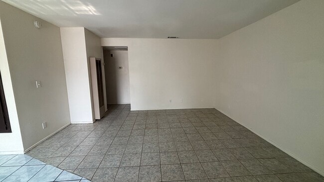Photo - 466-70 W. 5th St Unit 468