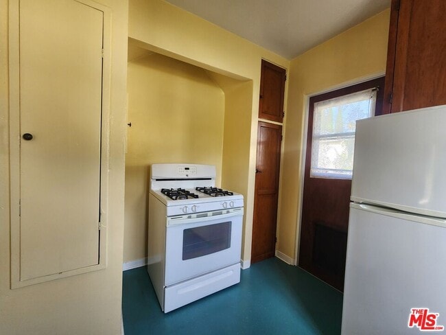 Photo - 1163 N Genesee Ave Unit 1163 1/2