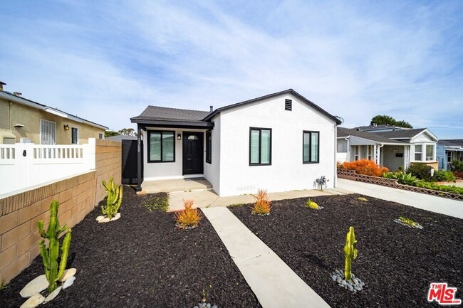 Photo - 1368 W Summerland Ave House