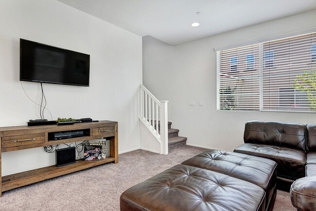 Photo - Lux Townhome 4 Bed 3 Bath 2 Car Garage in Spanish Walk