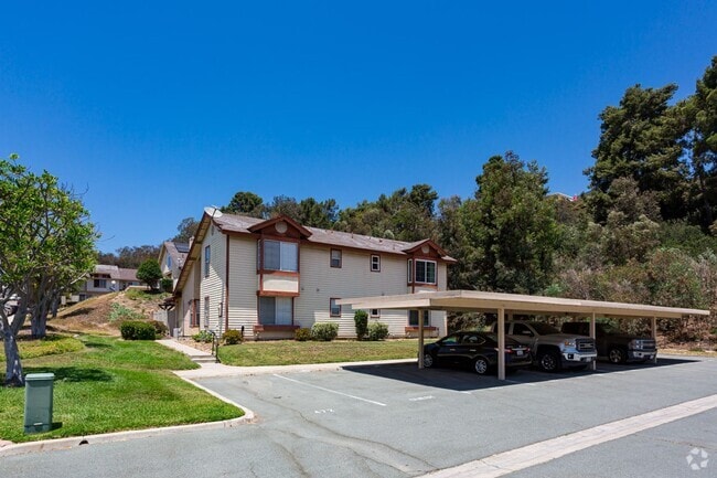 Building Photo - Charming Remodeled Townhome!