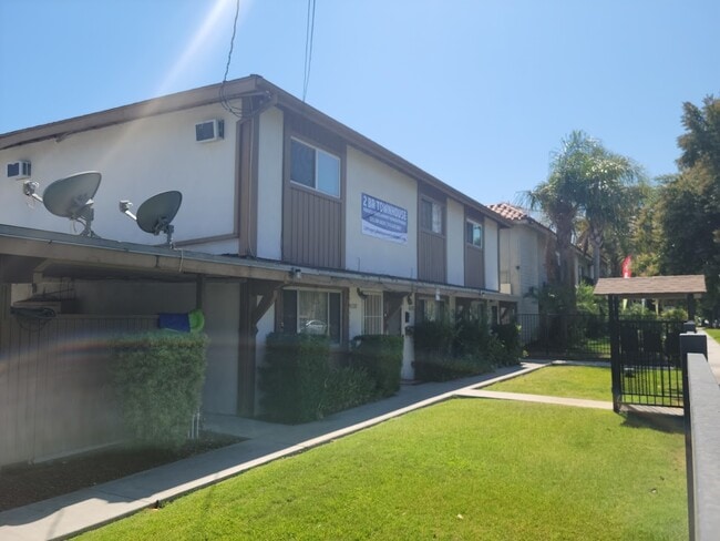 Photo - 14204 Burbank Blvd