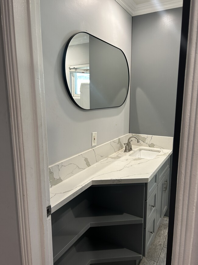 Photo - 14 N Alboni Pl