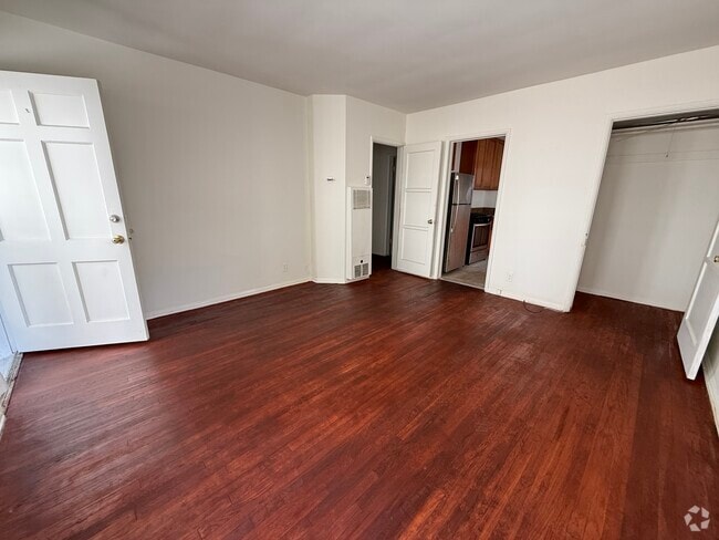 Building Photo - 2115 S Bentley Ave Unit 2115 Rental