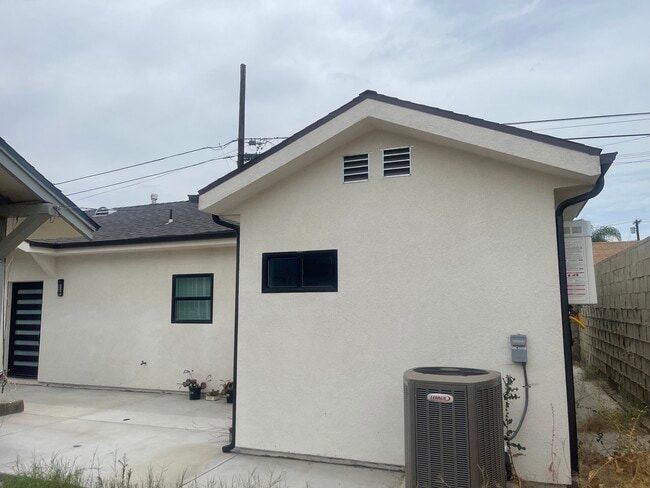 Photo - 10863 Nettleton St