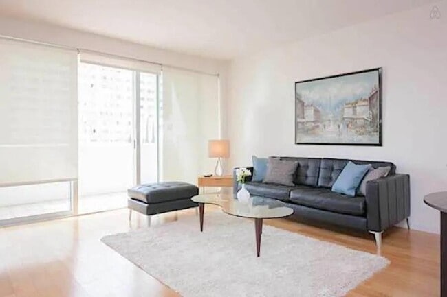 Photo - 969 Hilgard Ave Condo Unit 610