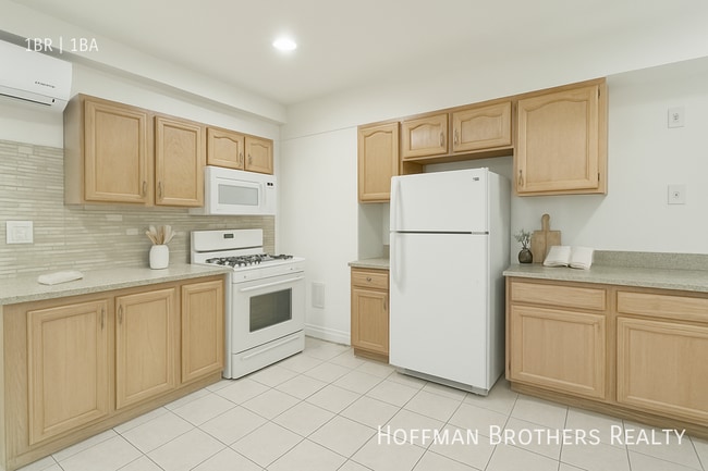 Photo - 1023 Larch St Unit 4