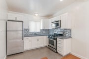 Photo - PERFECTLY LOCATED 2 BD / 1 BA UPSTAIRS APA... Unit 3876.5 Haines Street