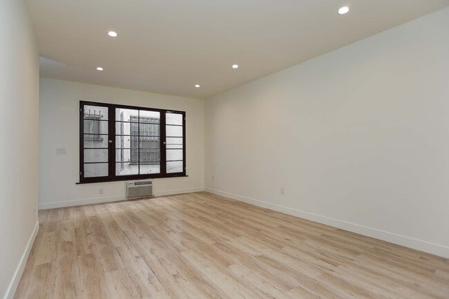 Photo - 7223-7229 Willoughby