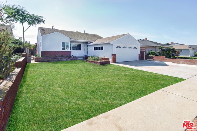 Building Photo - 1436 W 152nd St