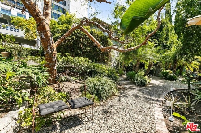 Photo - 1323 N Olive Dr Unit 25B