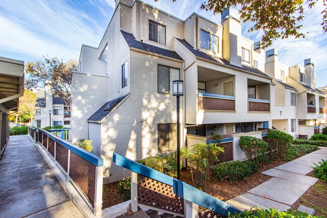 Building Photo - 2218 River Run Dr Unit 99