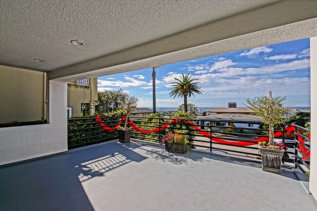Photo - Beautifully Remodeled, 4BR4.5BA Hill Section Home w/ Amazing Panoramic Ocean Views, 3 Decks, Atri...