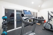 Fitness center - 524 Venice Way Apartments