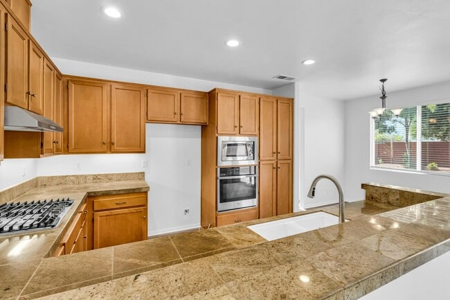 Photo - 1067 Princess Kyra Pl