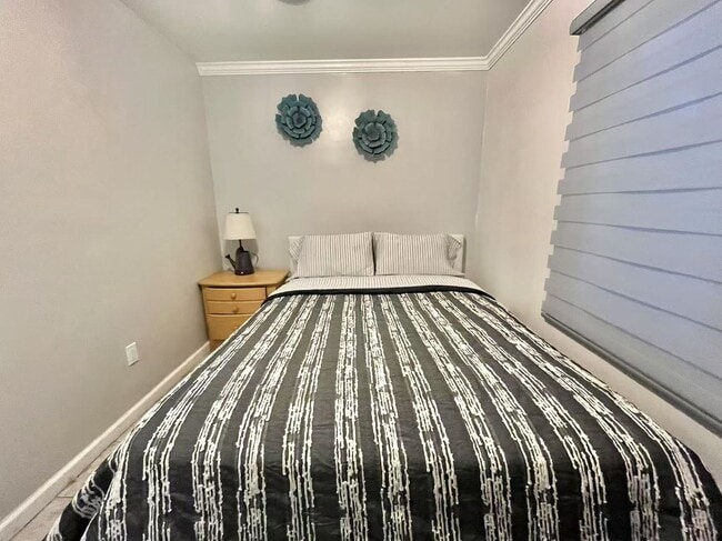 Spacious Spanish-Style Room in Prime LA Lo... - Spacious Spanish-Style Room in Prime LA Lo... House