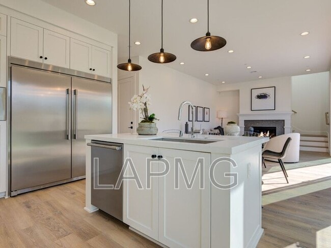 Photo - 6016 Comey Ave