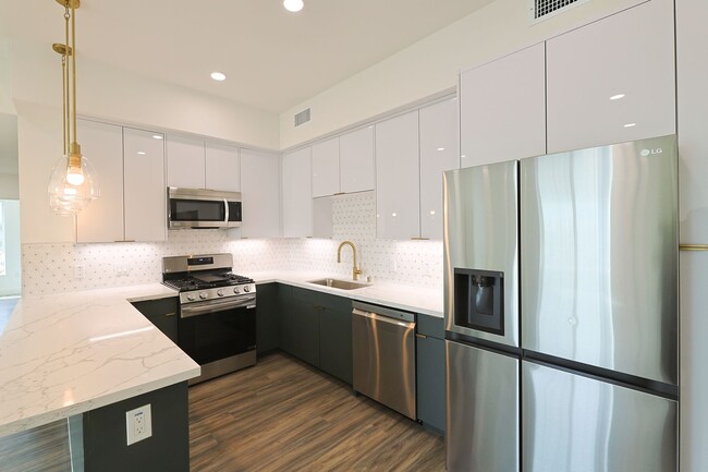 Photo - 4000 Mont Clair Apartments