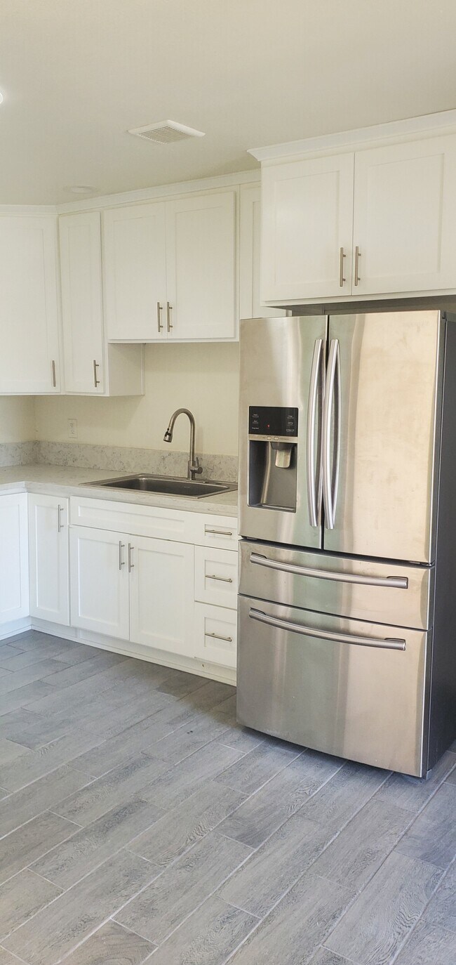 Kitchen - 5011 Stacy St Unit Main